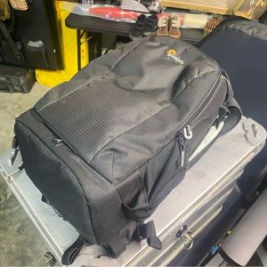 Like new Lowepro Flipside 300 AW 2